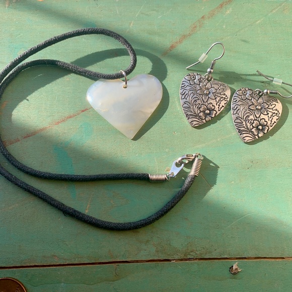 Heart Jewelry - Mother of Pearl Heart & Silver Tone Floral Embossed Heart Dangle - Picture 4 of 8